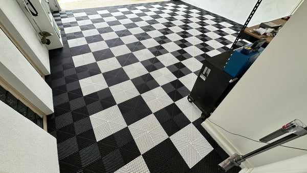 Laslo Kis garage floor installation