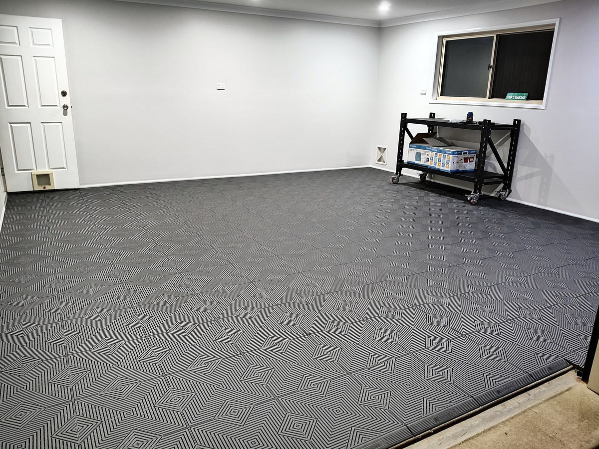 A customer's garage floor in ULTRACORE Space Grey